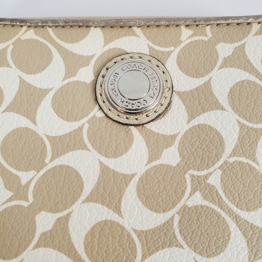 Coach Daisy Signature Square Wristlet Wallet - Picture 3 of 6